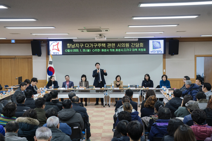 최청환시의원 지역현안 해결위해 발벗고 나서 , 답변 하고 있는 모습