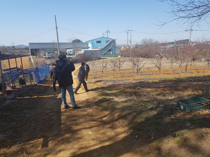 생태환경관계자 , 시청 직원들이 농가 피해 지역이라고 하는곳을 답사 했지만아무런 피해도 확인 하지 못했다.