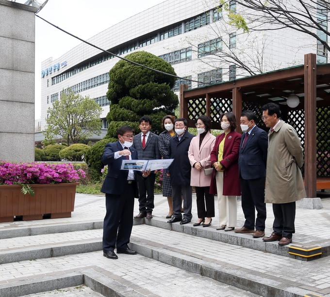안양시의회 , 총무경제위원회 현장 활동 하는 모습
