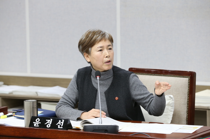 수원시의회 윤경선 의원, '4급 이상 공무원 여성은 단 1명'도 없다고 지적 하고 있다.