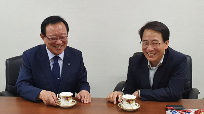 이원욱최고위원후보 , 송철호시장면담 모습