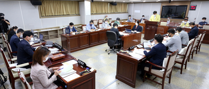 수원시의회 기획경제위원회, 소관부서 주요업무 추진실적 점검