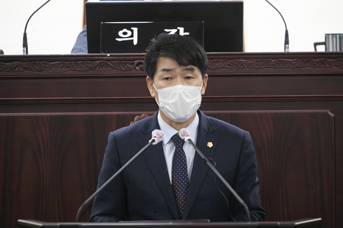 배정수 의원 , 예산안 찬성발언을 하고 있다.