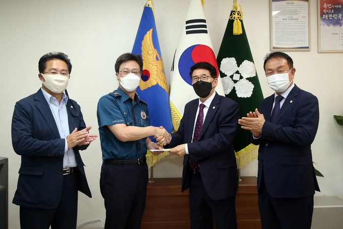 수원시의회, 연일 추석맞이 격려 방문 나선 모습