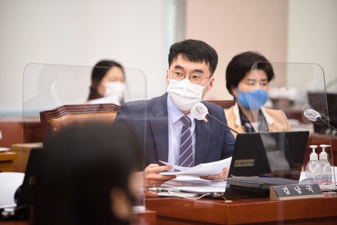 김남국 의원, 법무부 국정감사 질의 모습