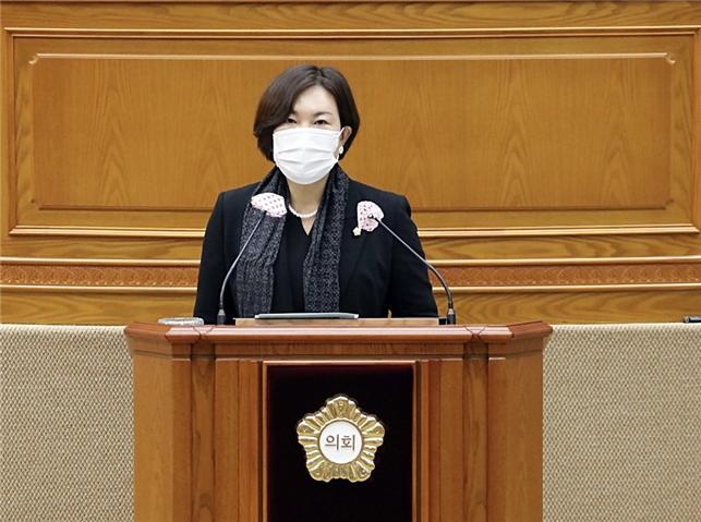 안양시의회 이채명의원 5분 발언 통해 , 전동킥보드 관련 시민안전을 위한 종합대책 마련을 촉구 하고 나선 모습