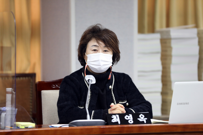 수원시의회 최영옥 의원, 영통입구역 신설 불발에 따른 새로운 대안 제시 촉구 하는 모습