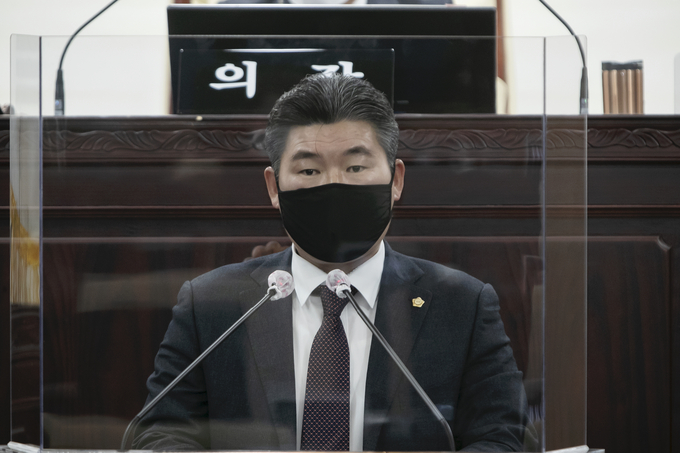 황광용 기획행정위원장 , 모두 발언을 하고 있는 모습