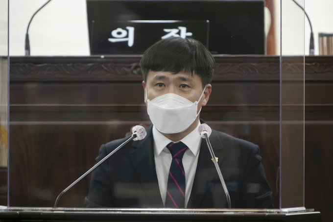 김효상 예산결산특별위원장 , 예산심사보고를 하고 있는 모습.