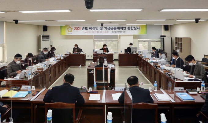 안양시의회 , 2020년도 제3회 추가경정 예산안 및 기금운용 변경안에 대한 종합심사 모습