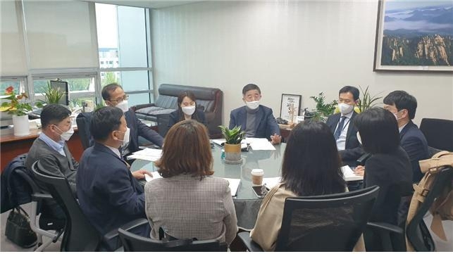 강득구 의원, “책임져야 할 역사에 책임지고 넘어가야” 라이따이한· 코피노를 위한 지원 시스템 마련에 적극 고민 약속 모습