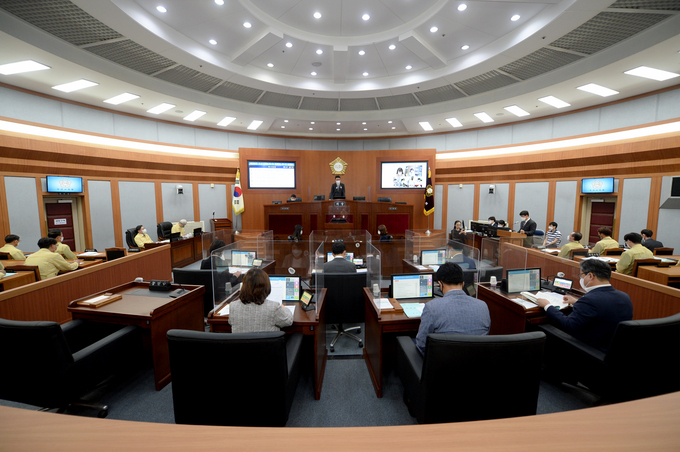 오산시의회 제259회 제1차 정례회에서 , 성길용의원 7분발언 모습