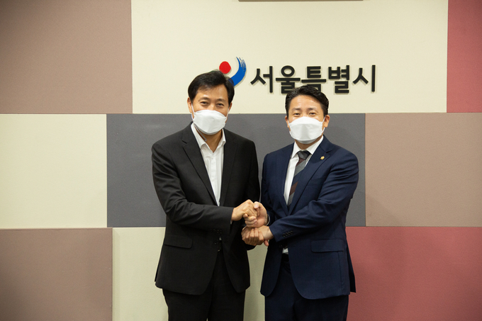 임채덕 화성시의원, “오세훈 서울시장”과 간담회 맞친 후 기념 사진