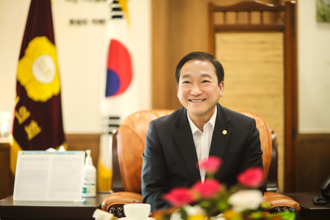 화성시의회의장 원 유 민 신년사 모습