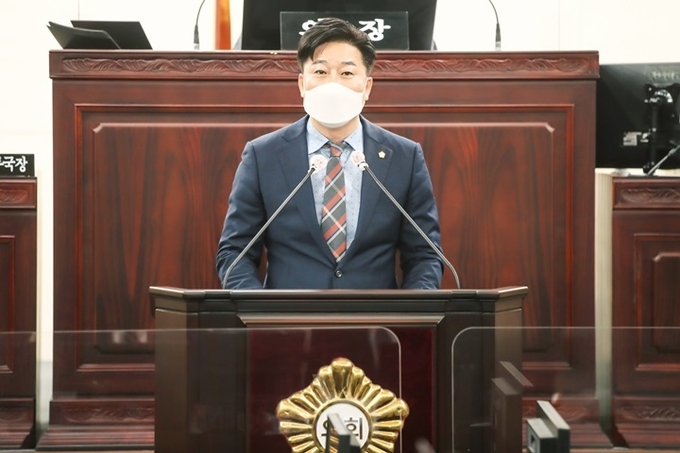 최청환의원이 5분발언을 하고 있다