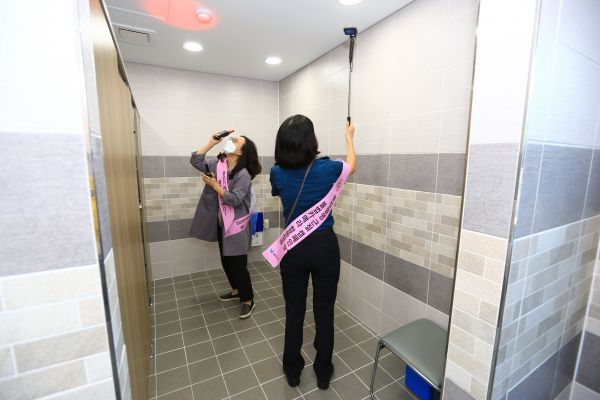 과천시, 공원·도서관 내 공공화장실 불법 촬영 카메라 합동점검 실시