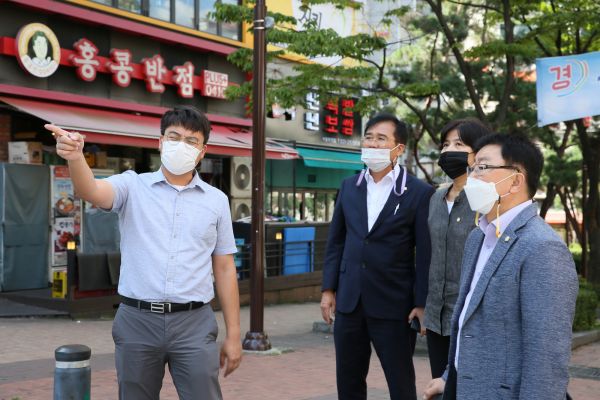 시흥시의회 자치행정위, 마을공동체 힐링쉼터 등 현장방문 모습