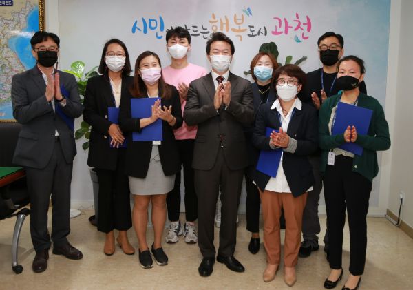 과천시, 조직 내 적극행정 문화 확산 위해 적극행정 우수공무원 표창해