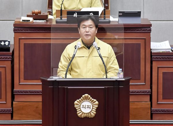 임병택 시장, “하나의 시흥으로 위기 극복, 미래 개척”을 위해 최선을 다할것을 시의회 시정연설 하는 모습