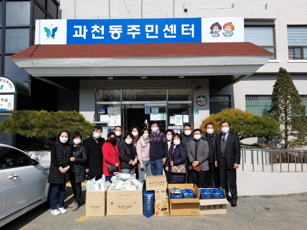 과천시 과천동주민센터, ‘행복한 도시락’ 나눔 행사 진행