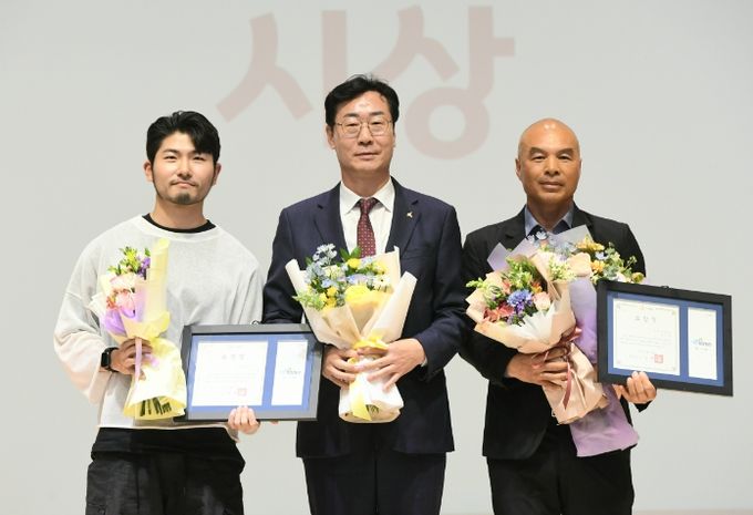 화성시, 타인을 위해 봉사한 모범시민 표창 , 가운데 정명근화성시장 모습