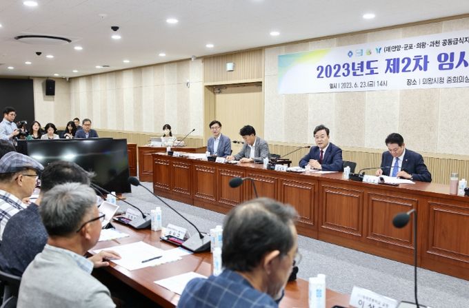 (재) 안양·군포·의왕·과천 공동급식지원센터 2023년도 제2차 임시이사회에서 모두 발언을 하고 있는., 김성제의왕시장 모습