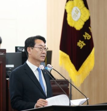 정명근 화성시장, 2024년도 예산안 시정연설 모습