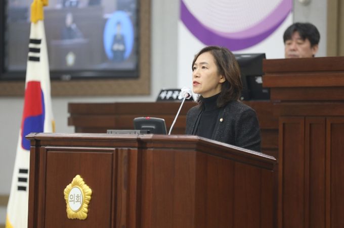 사정희 의원이 5분발언을 하고 있다.