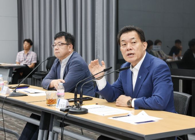 이재준 수원시장이 발언하고 있다.