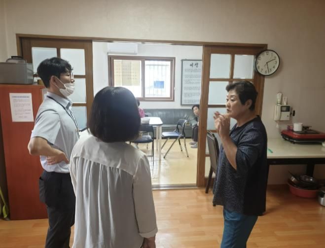 시흥시, 경로당 무더위쉼터 20곳에 냉방기 지원... 점검 분주