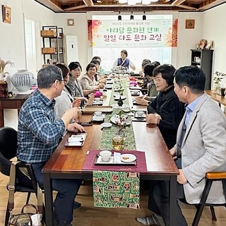 수원시 영통구 매탄2동 주민자치회, 아리담 연계 '일일 다도 문화 교실' 행사 진행