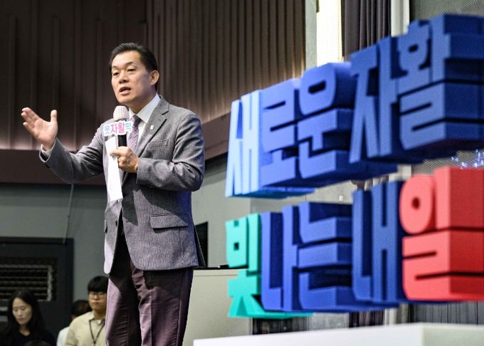 이재준 수원시장이 인사말을 하고 있다.