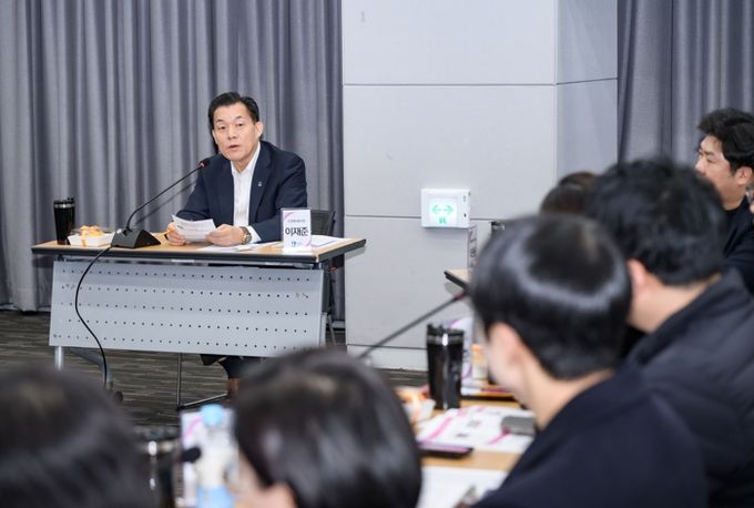 이재준 수원시장이 발언하고 있다.