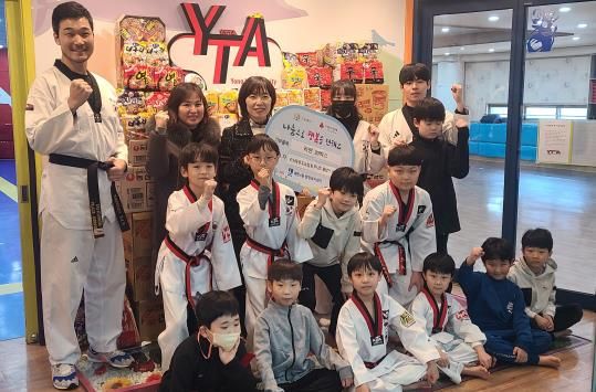 수원시 영통구 매탄4동 YTA태권도 · 점핑주니츠 줄넘기센터 수련생들의 라면 30박스 기부