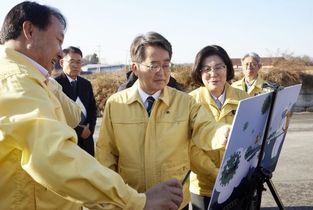 김동연지사 , 겨울철 동물감염병 예방 위해 거점소독시설 방문 “빠른 대응, 강력한 방역, 신속한 지원. 3대 원칙으로 동물방역에 대처”
