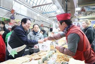 최대호 안양시장, 설 명절 맞아 전통시장 방문…상인 격려・민생 소통
