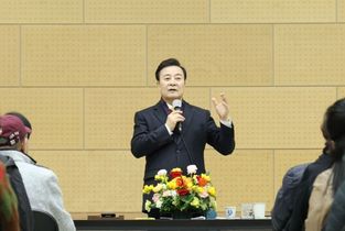 김성제 의왕시장, ‘새해 시정 설명회’에서 청계동 주민 만나