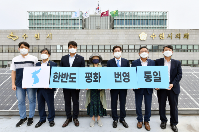 수원시의회 조석환 의장, 광복 76주년 기념 단일기 게양식 참여