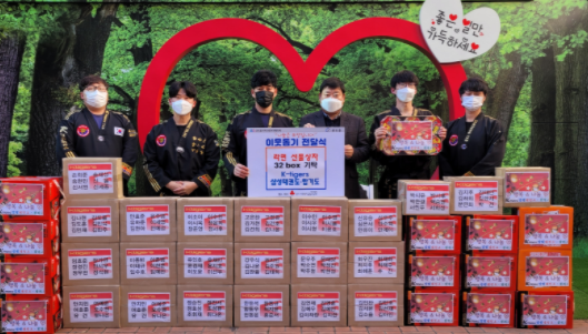 K-tigers 삼성태권도·합기도, 공도읍에 ‘사랑의 라면 선물상자’ 전달