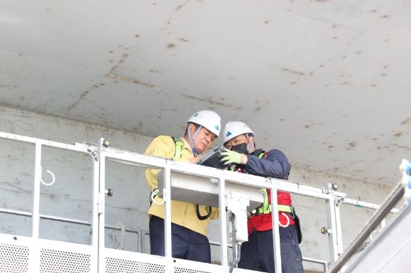 최대호 안양시장, 평촌신도시 내비산교 현장 점검