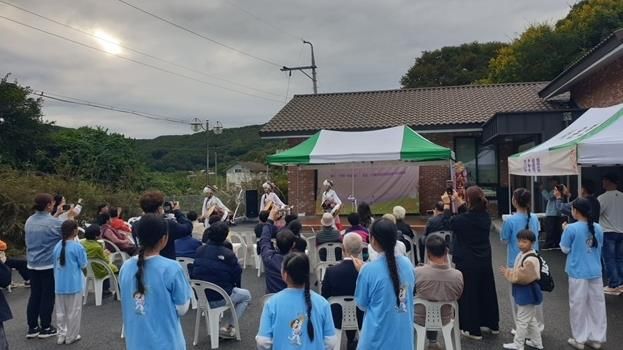 안성시 서운면 청룡마을, '꽃피는 산골 음악회' 성황리에 개최