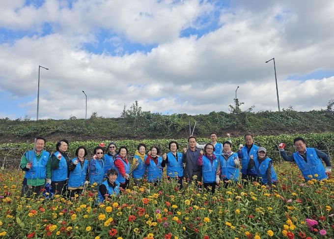 고삼면 주민자치위원회, 한천변 꽃길 환경 정비 활동