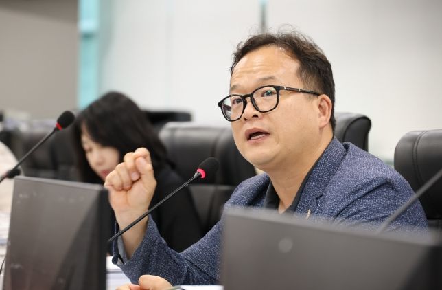 경기도의회 예산결산특별위원회 소속 임창휘 의원(더불어민주당, 광주2)