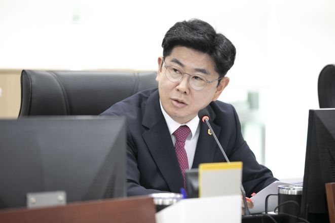 경기도의회 미래과학협력위원회 소속 윤충식 의원(국민의힘, 포천1)