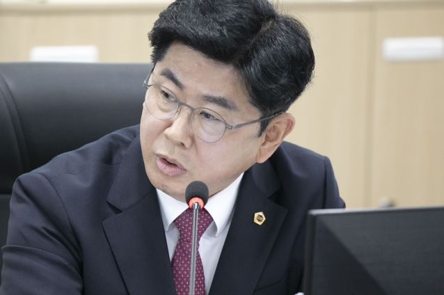 경기도의회 미래과학협력위원회 소속 윤충식 의원(국민의힘, 포천1)