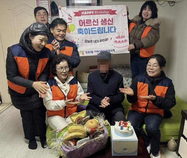 수원시 영통구 망포2동 지역사회보장협의체, 따뜻한 마음을 나누는 홀몸 어르신 생신 축하