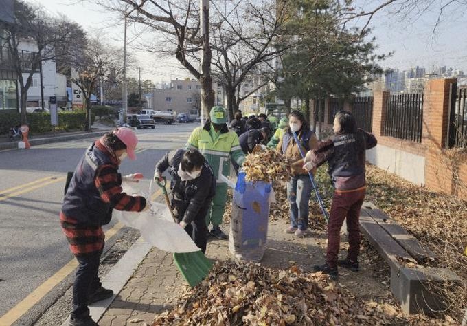 수원시 장안구 파장동, 가을철 낙엽 집중지역 합동정비 실시