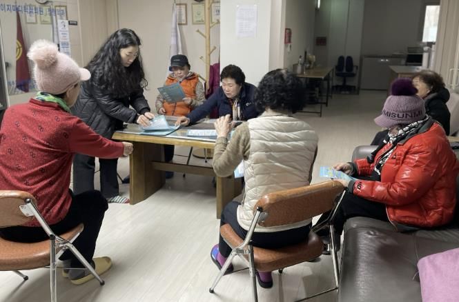수원시 장안구 연무동, 경로당 어르신 대상 ‘새빛돌봄패키지’ 홍보