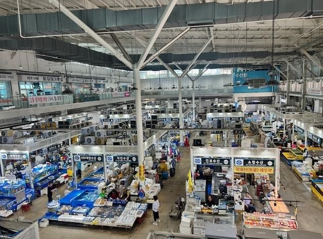 수원시농수산물도매시장 수산동 전경