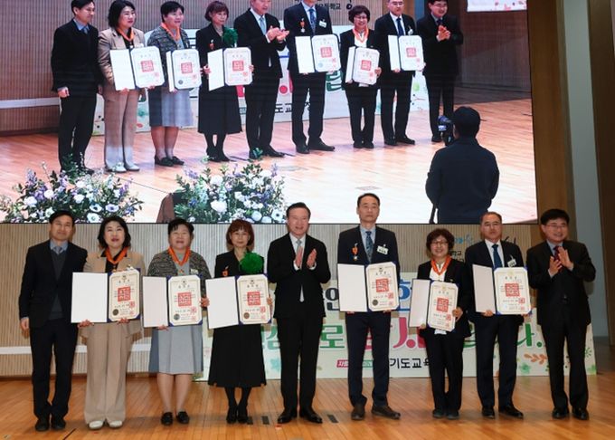 퇴직 교원 훈·포장 전수식